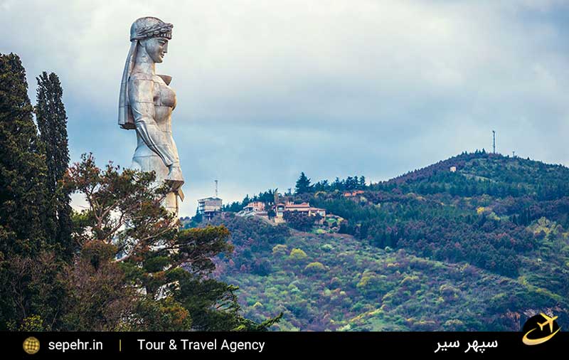 مجسمه مادر گرجستان به نام ددا در تفلیس